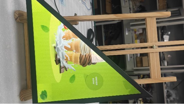 揭秘異形廣告機：革新傳播的5大特征！
