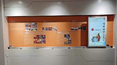 云南陸良黨群服務(wù)中心引入滑軌屏、拼接屏、一體機(jī)打造信息平臺(tái)