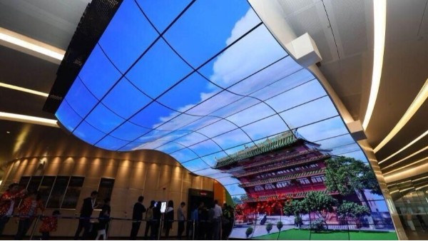 OLED顯示屏未來可期，商顯行業(yè)之旅中億睿科技伴你同